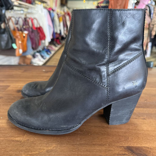 Frye Black Leather Lacy Seam Ankle Boots 8