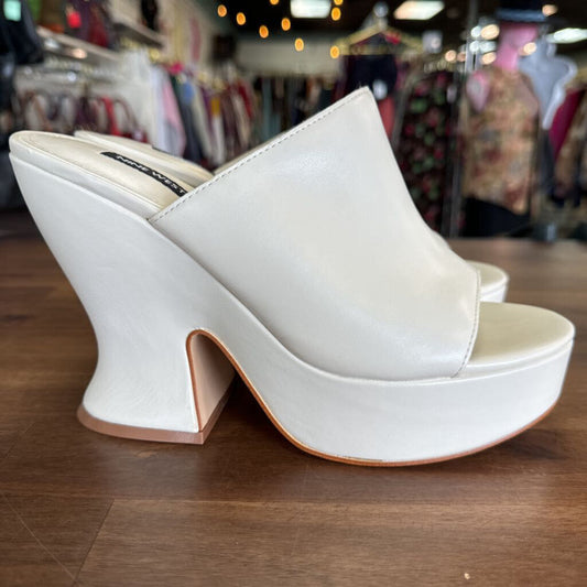 Nine West White Retro Flower Platform Heels 10