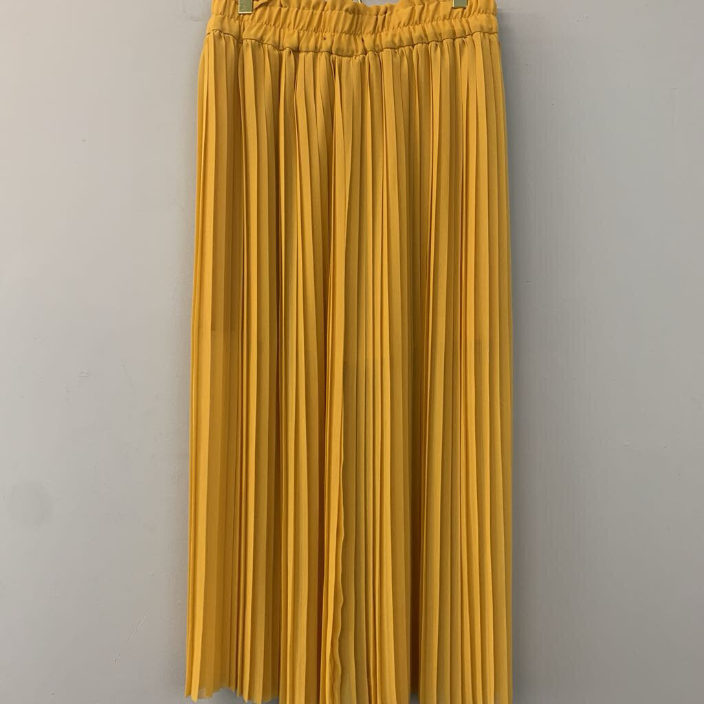 Zara Yellow Pleated Midi Skirt With Shorts Lining Small