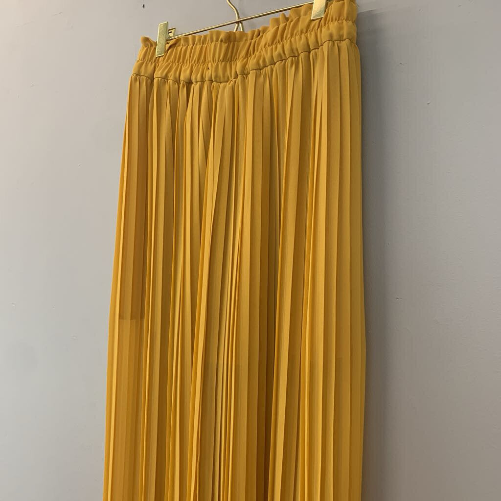 Zara Yellow Pleated Midi Skirt With Shorts Lining Small