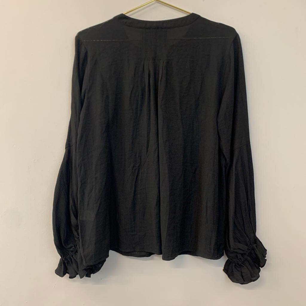 NWT Flawless Ruffle Sleeve Top Large