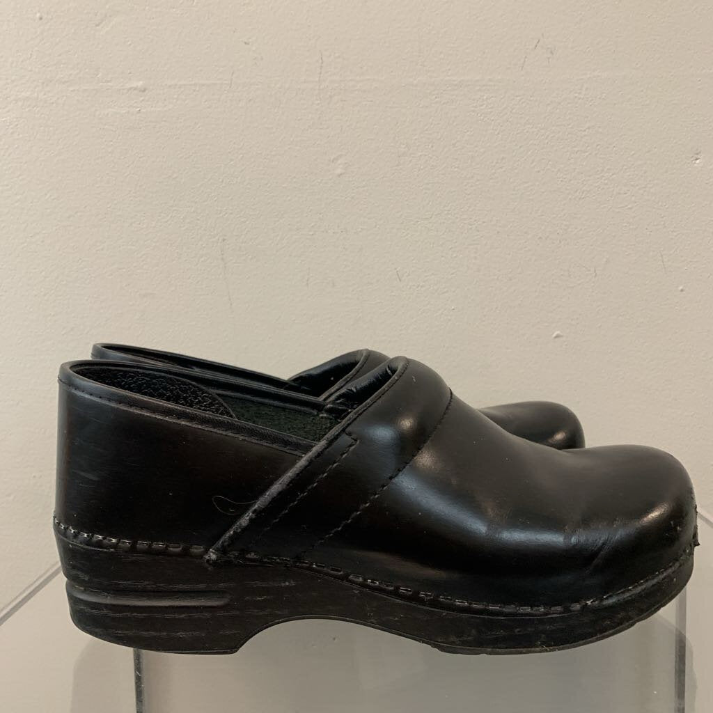 Dansko Black Leather Professional Clogs 40