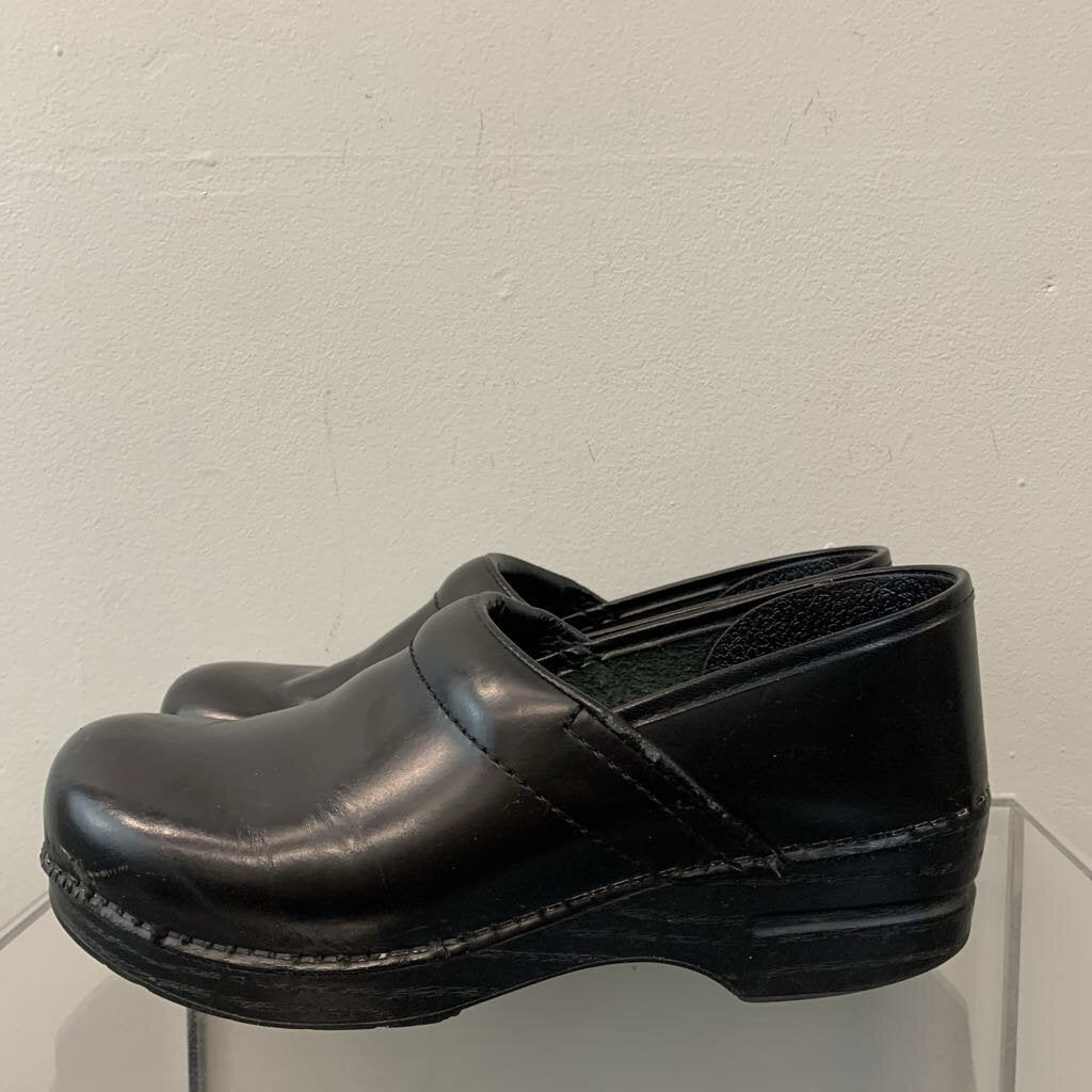 Dansko Black Leather Professional Clogs 40