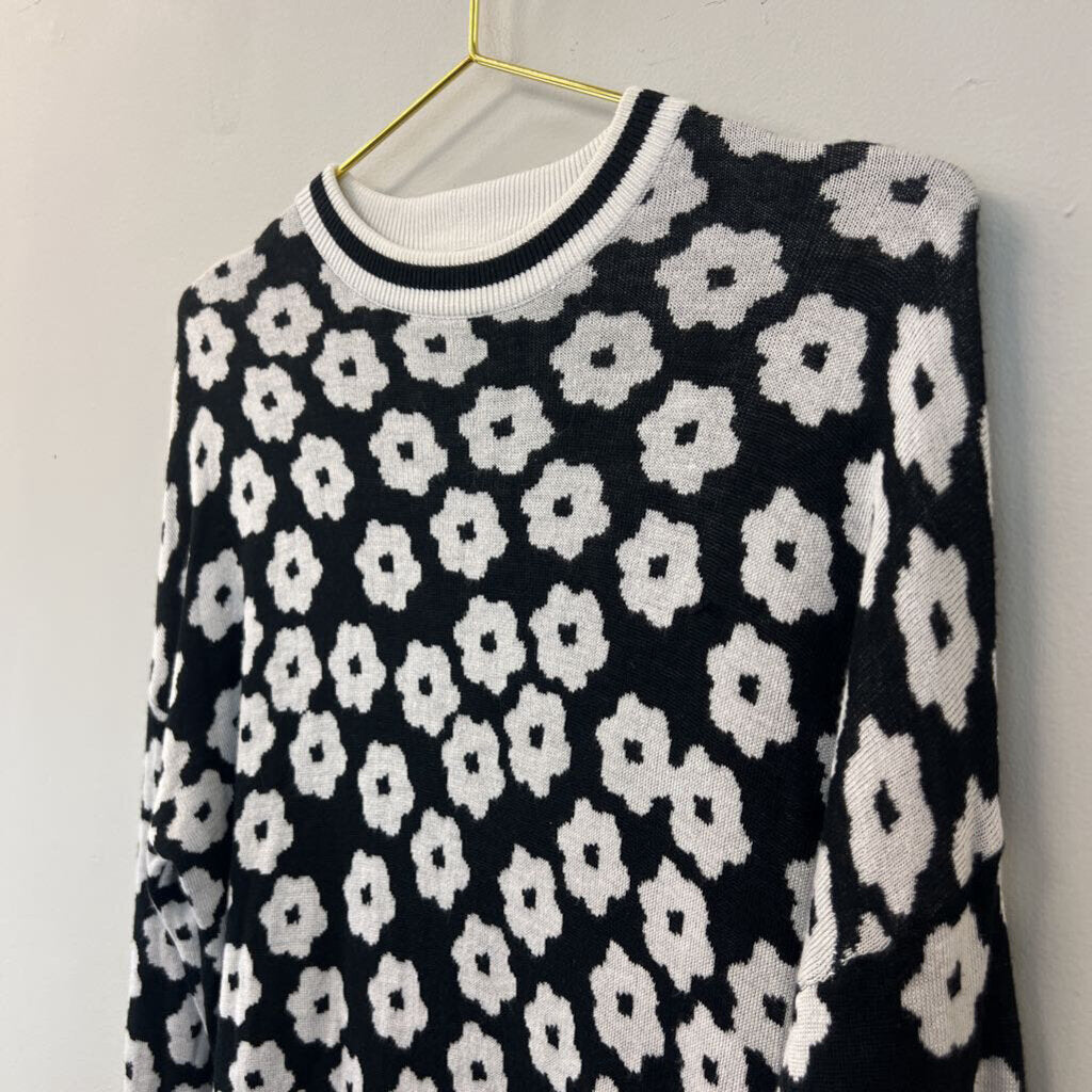 THML Black White Daisy Light Sweater Small