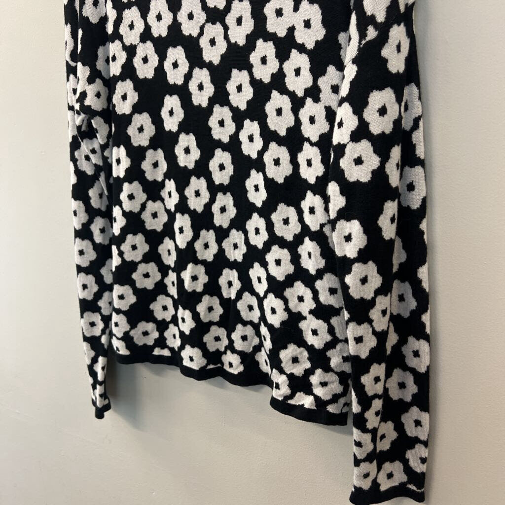 THML Black White Daisy Light Sweater Small