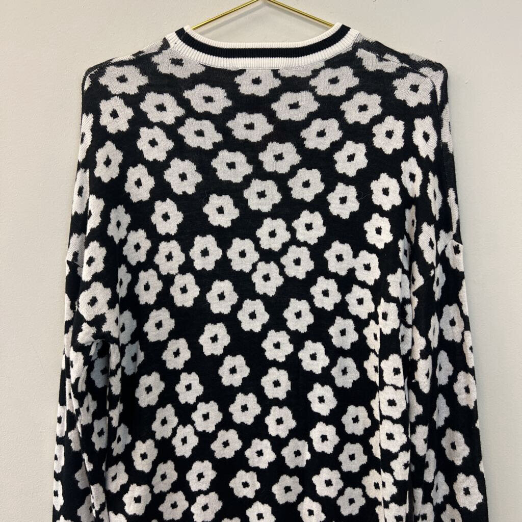 THML Black White Daisy Light Sweater Small