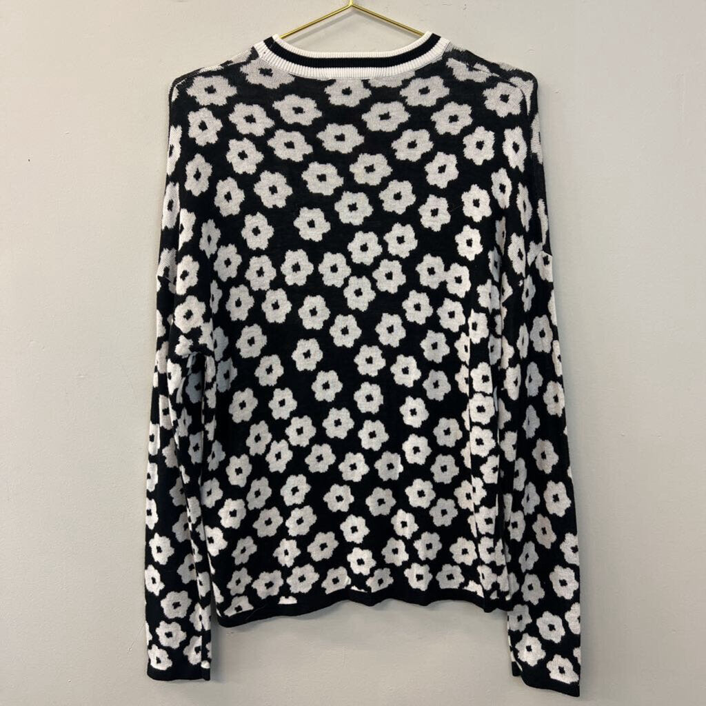 THML Black White Daisy Light Sweater Small