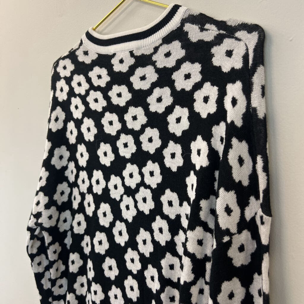 THML Black White Daisy Light Sweater Small