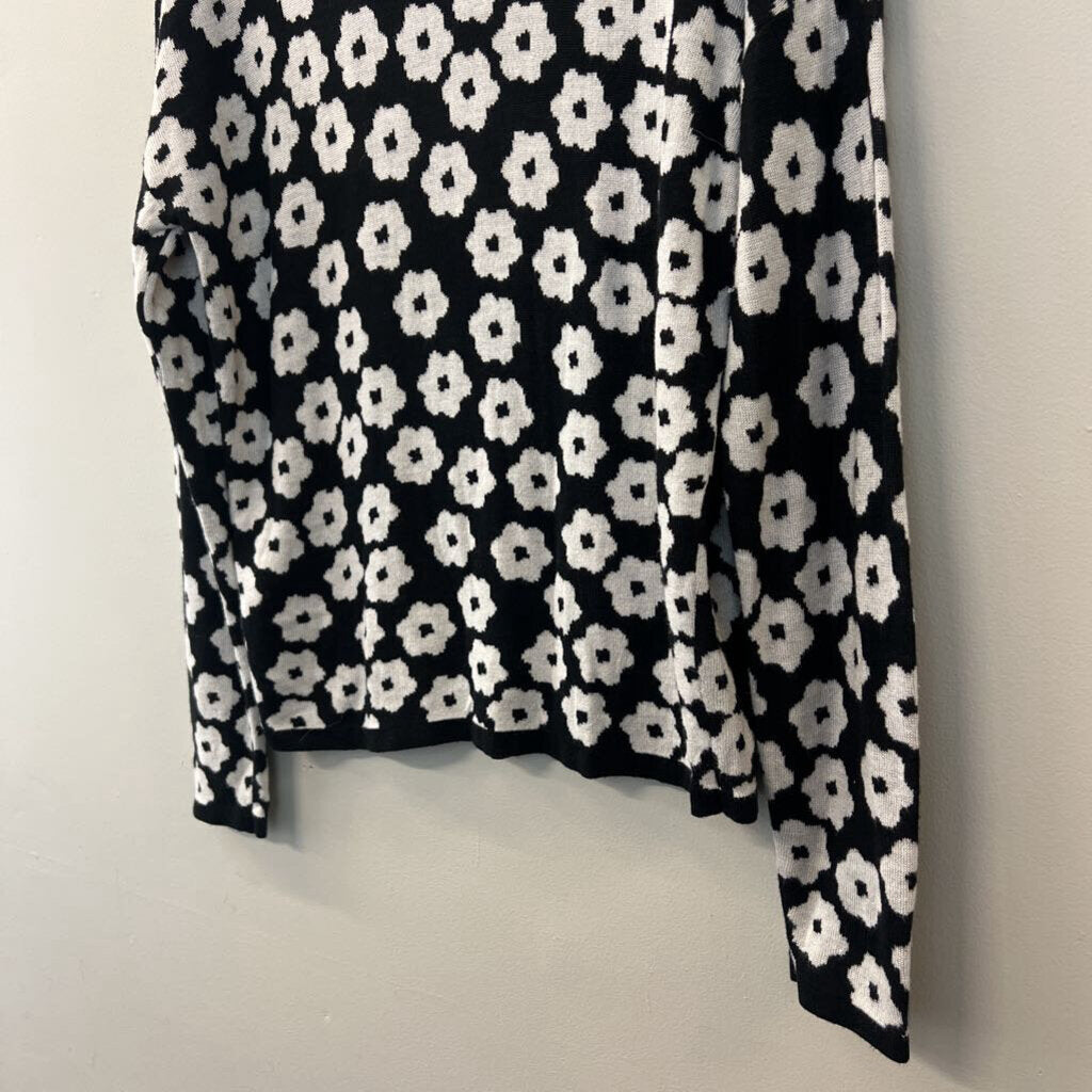 THML Black White Daisy Light Sweater Small