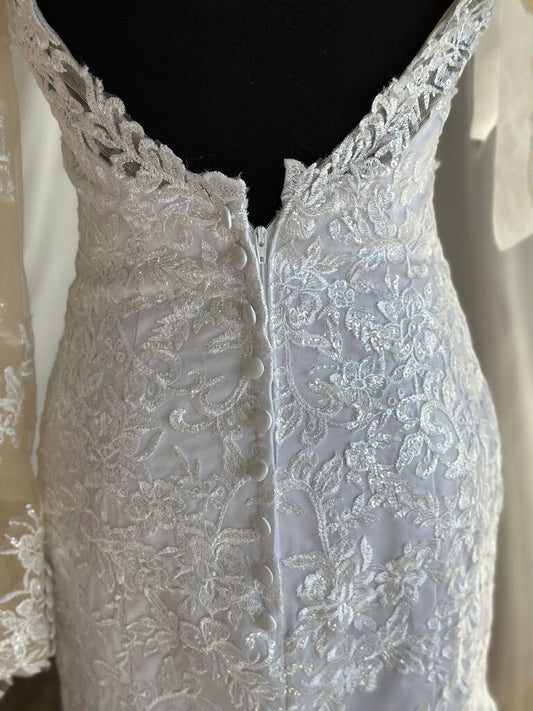 White Long Sleeve Fitted Wedding Gown Small