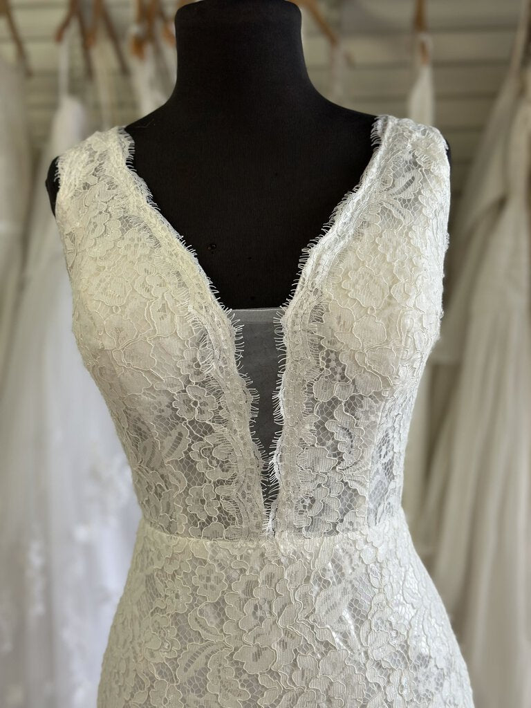 Ivory Lace Sheath V-Neck Bridal Gown 8