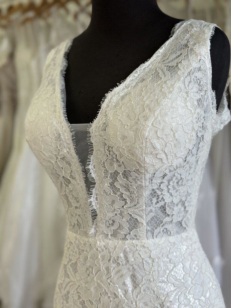 Ivory Lace Sheath V-Neck Bridal Gown 8