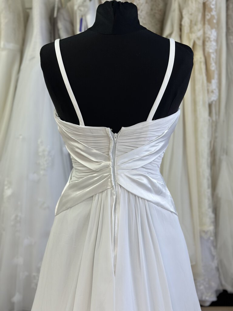 White Chiffon Ruched Gown with Spaghetti Straps 8