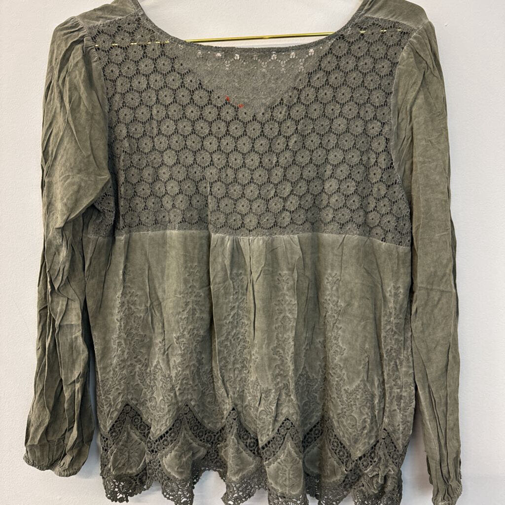 Andree Green Long Sleeve Lace Detail Long Sleeve Top Medium