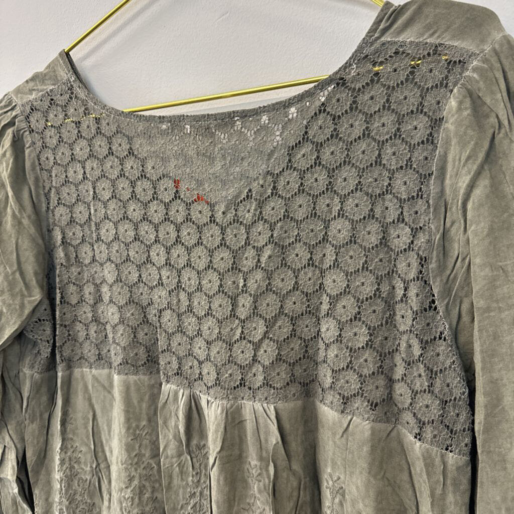 Andree Green Long Sleeve Lace Detail Long Sleeve Top Medium