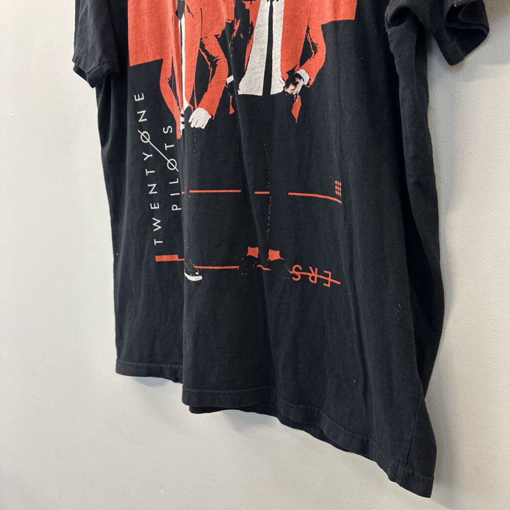 Top Official Black Twenty One Pilots Graphic Tee Medium