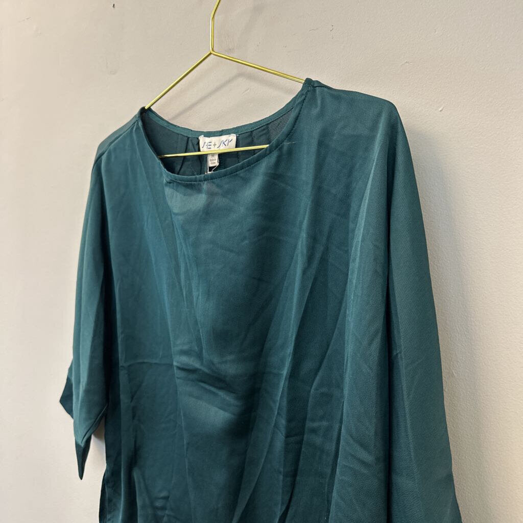 She and Sky Silky Green Slouchy Top Medium