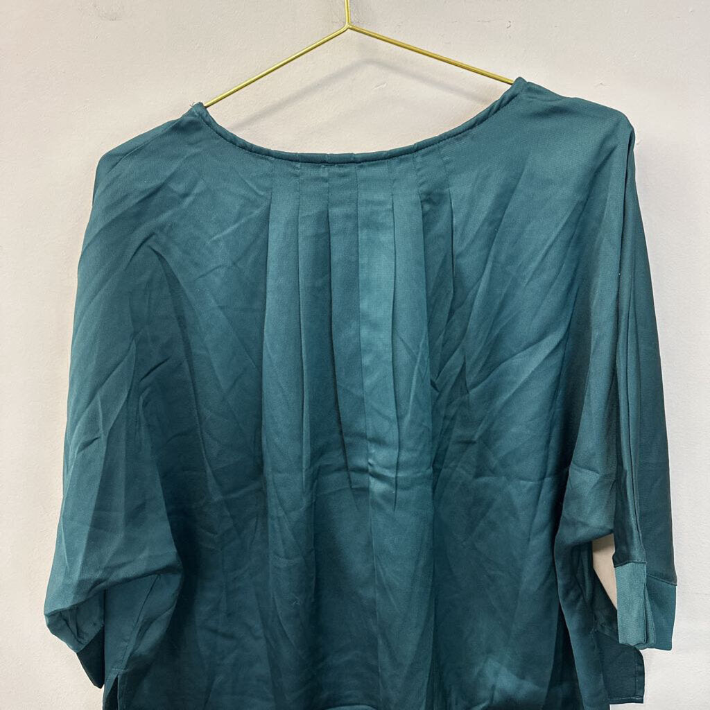 She and Sky Silky Green Slouchy Top Medium