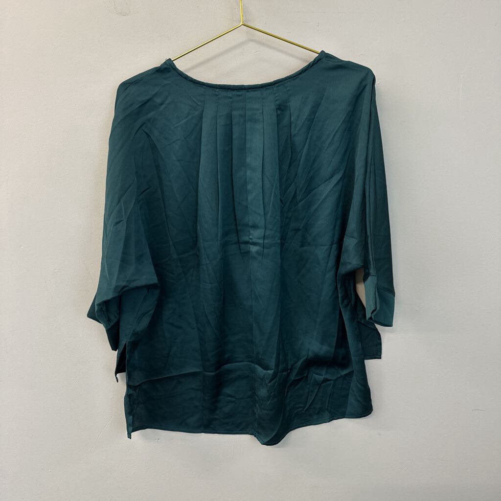 She and Sky Silky Green Slouchy Top Medium