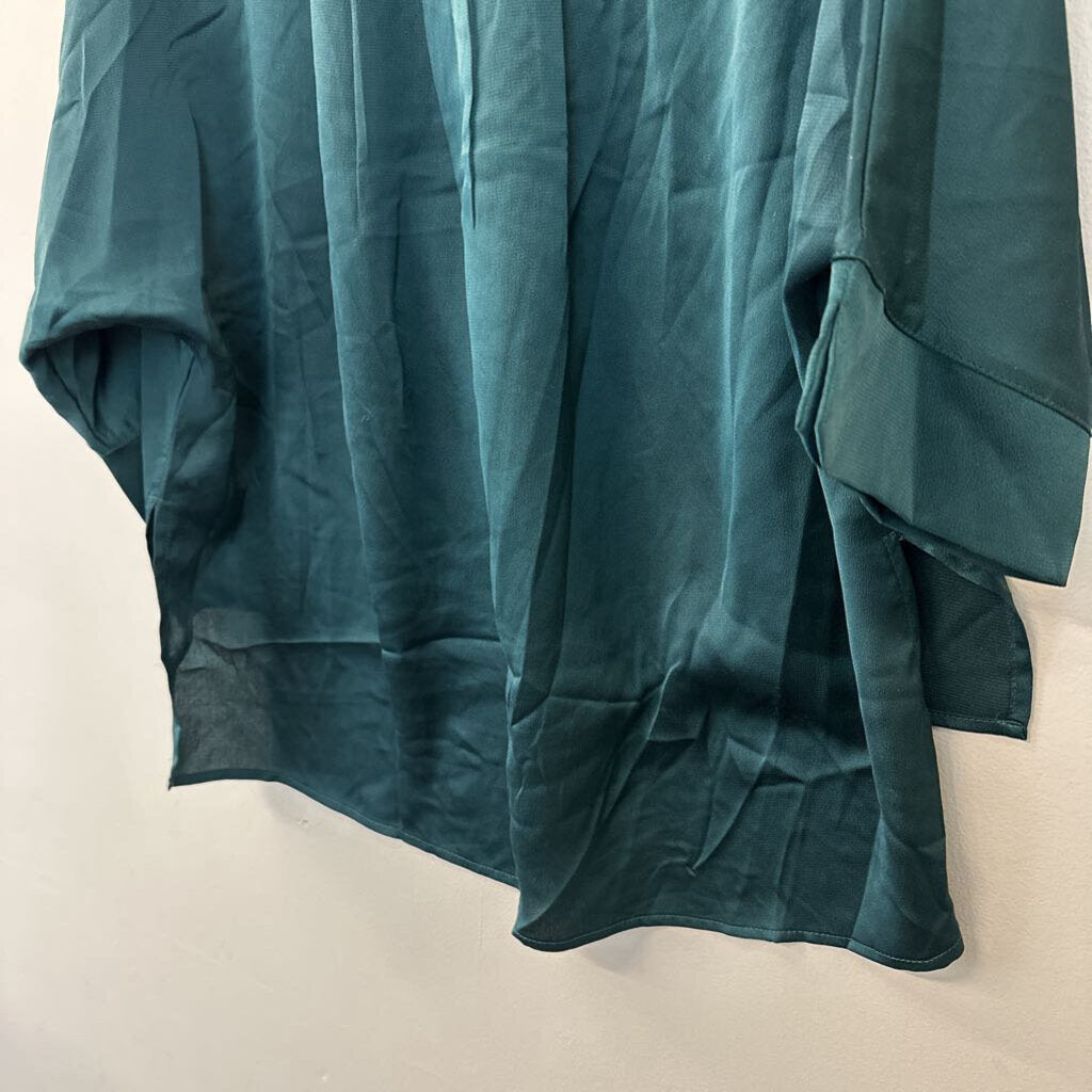 She and Sky Silky Green Slouchy Top Medium