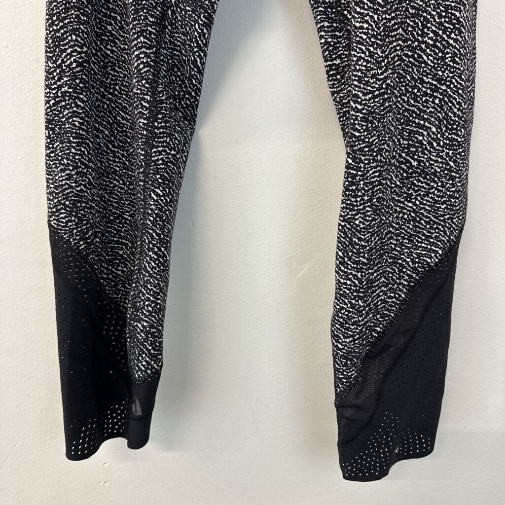 Lululemon Black/ White Print Cropped Athletic Leggings 8