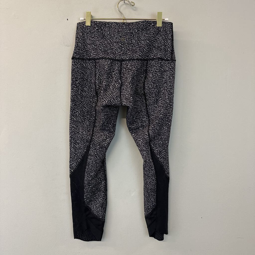 Lululemon Black/ White Print Cropped Athletic Leggings 8