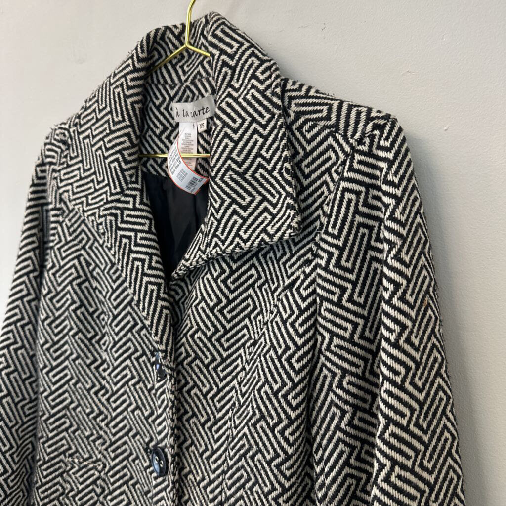 A La Carte Black/ White Print Jacket Extra Small