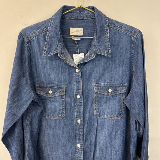 Universal Thread Medium Wash Chambray Button Down Medium