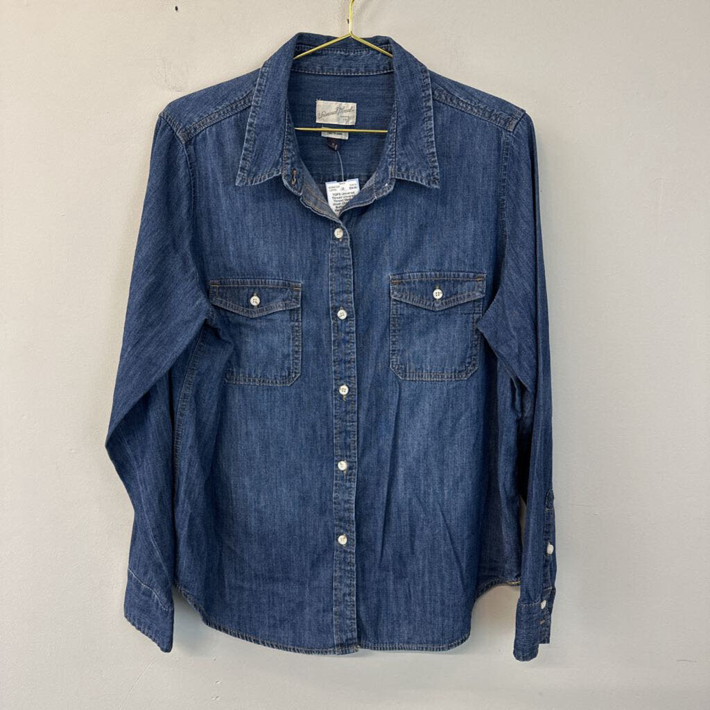 Universal Thread Medium Wash Chambray Button Down Medium