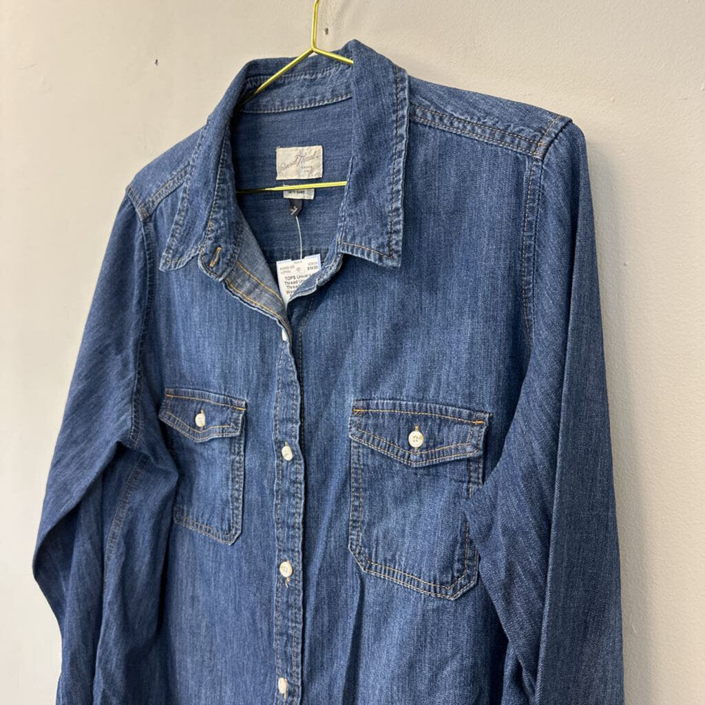 Universal Thread Medium Wash Chambray Button Down Medium