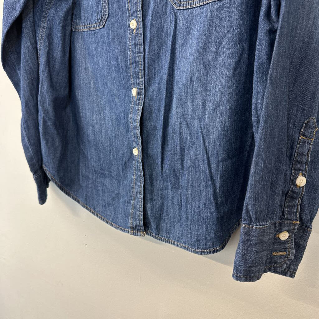 Universal Thread Medium Wash Chambray Button Down Medium