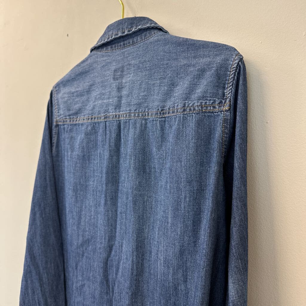 Universal Thread Medium Wash Chambray Button Down Medium