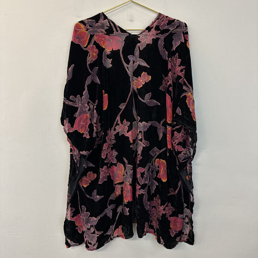 Do Everything In Love Black Velvet Floral Kimono O/S