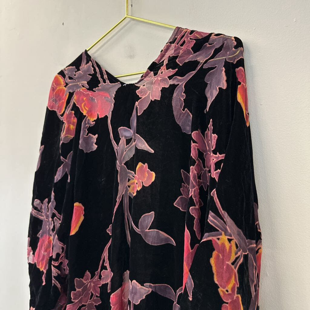 Do Everything In Love Black Velvet Floral Kimono O/S