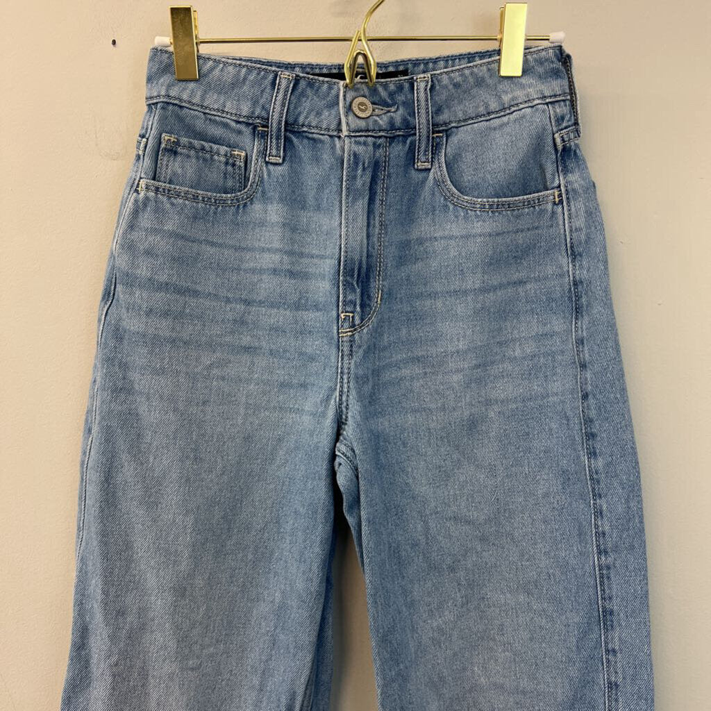 Hollister Light Wash High Rise Barrel Jeans 23