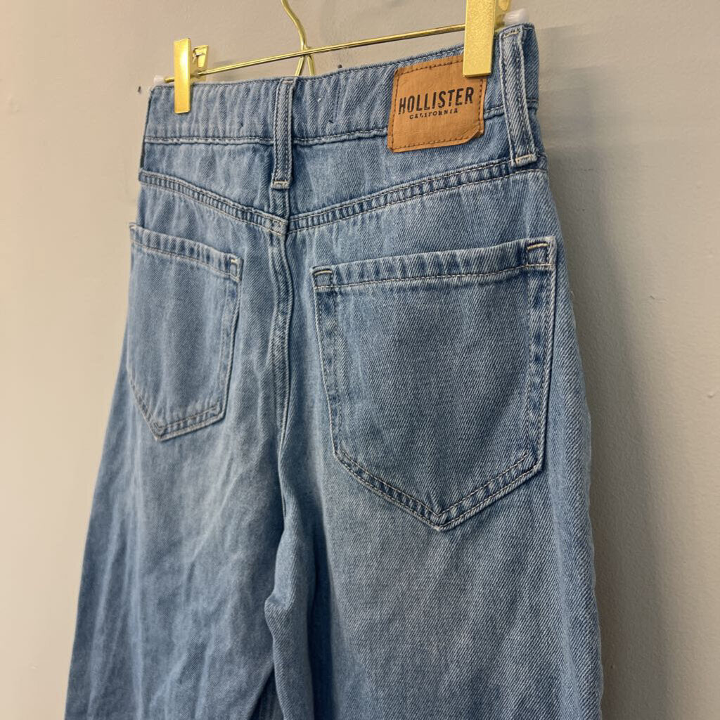 Hollister Light Wash High Rise Barrel Jeans 23