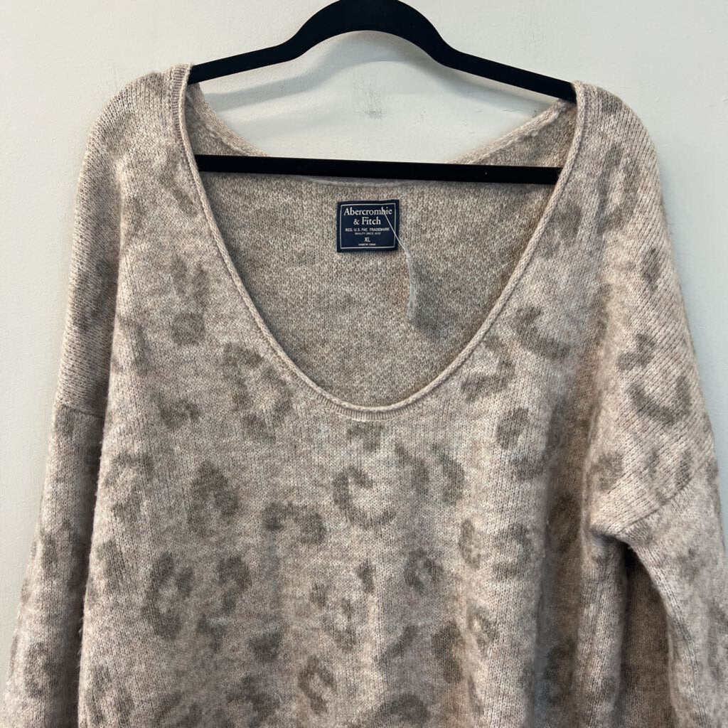 Abercrombie and Fitch Grey Leopard Print Knit Sweater Extra Large