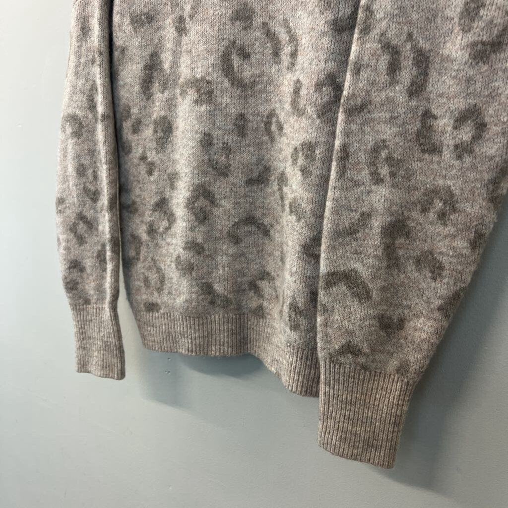 Abercrombie and Fitch Grey Leopard Print Knit Sweater Extra Large