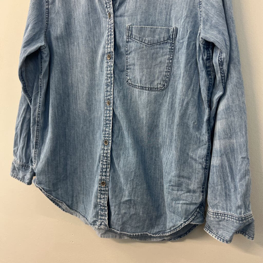 American Eagle Blue Chambray Button Down Top Medium