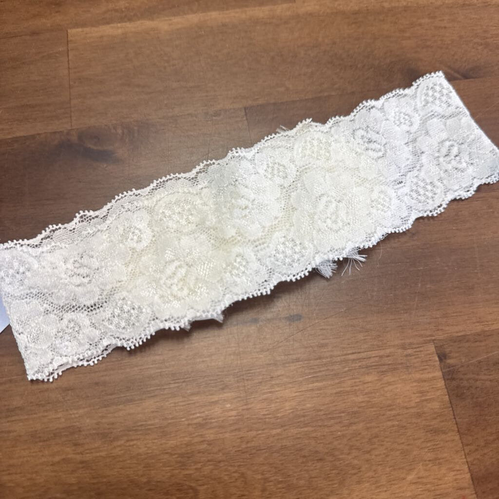 Lace Garter with Rosette Detail