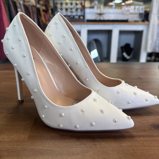 Lulu's Ivory Pearl Pumps 9.0