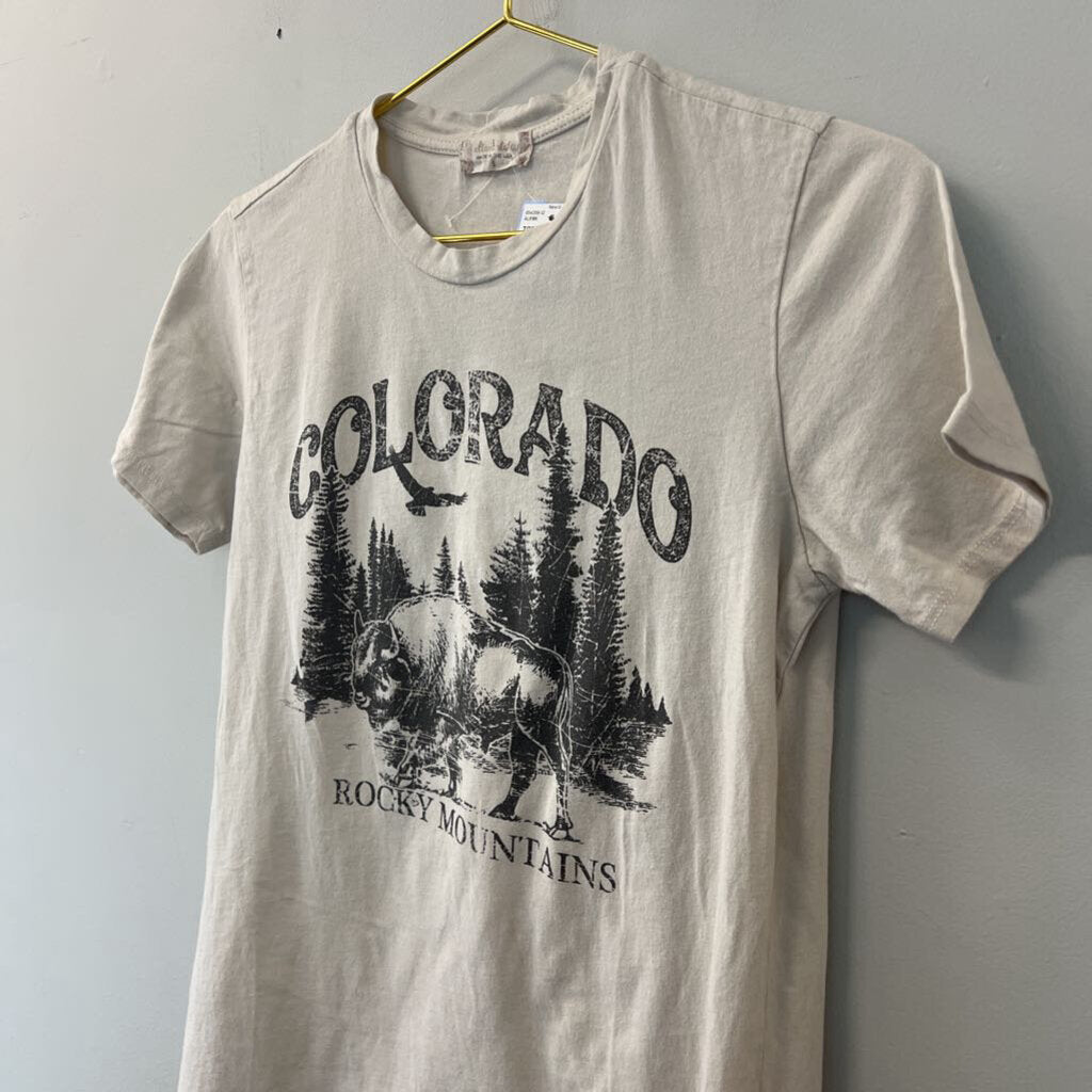 Altar'd State Beige/ Black Colorado Short Sleeve Graphic Tee Small