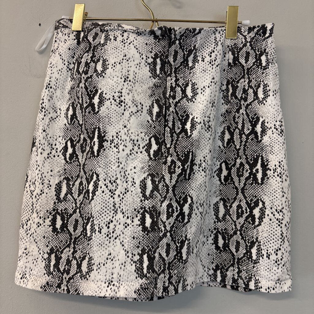 She and Sky Black/ White Snakeskin Print Skirt Large