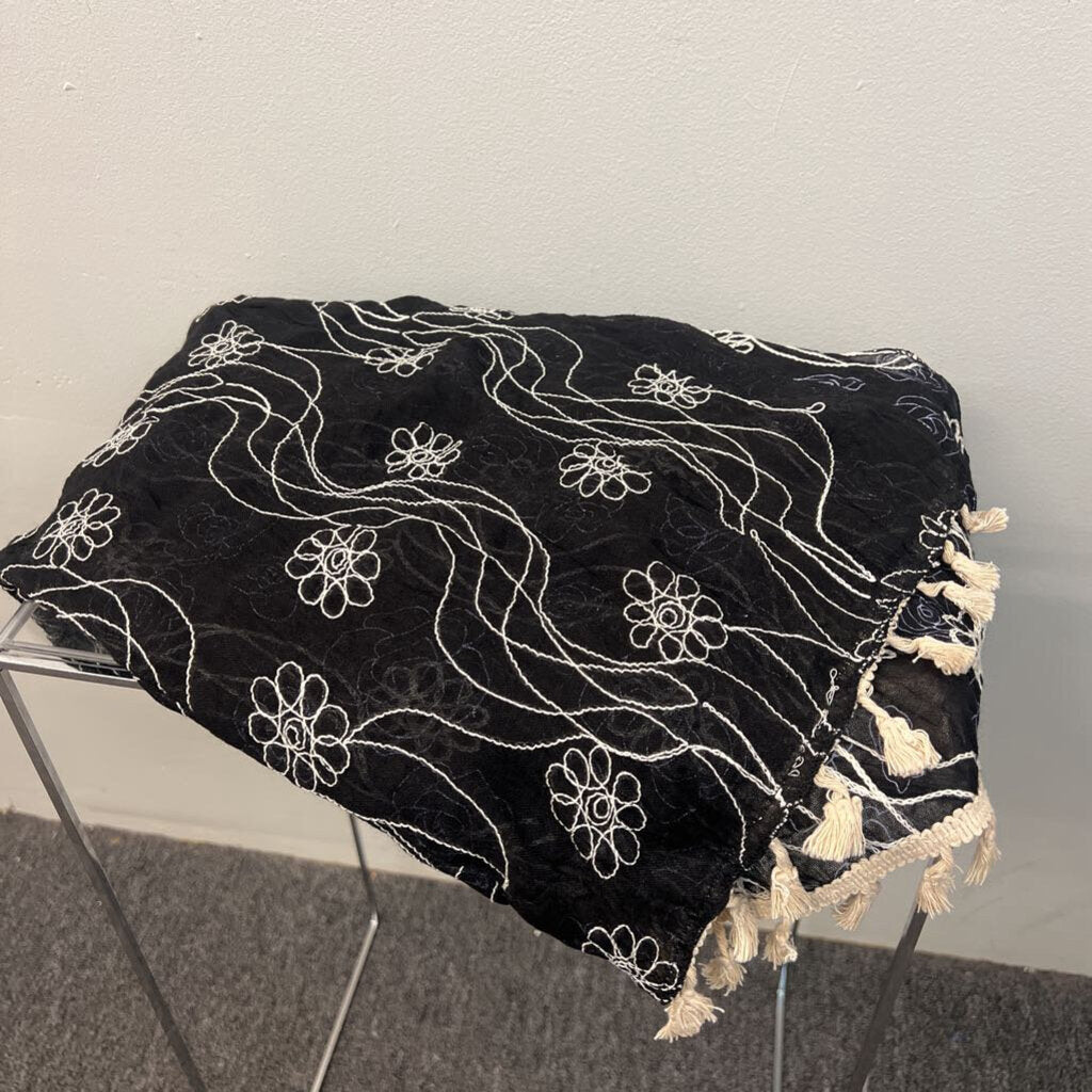 Simply Noelle Black/ Cream Flower Print Scarf