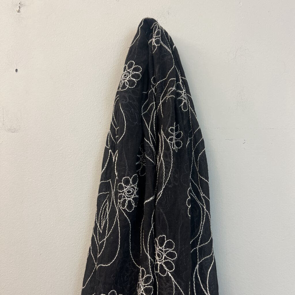 Simply Noelle Black/ Cream Flower Print Scarf