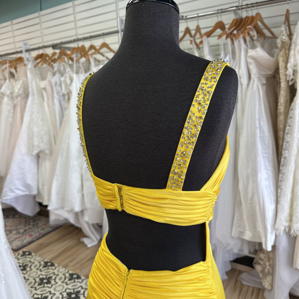 Morgan and Co Yellow/ Silver Sequin Detail Long Formal 1/2