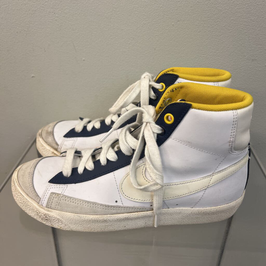 Nike White/ Multi Blazer Mid 77 Sneakers 6.5 YOUTH