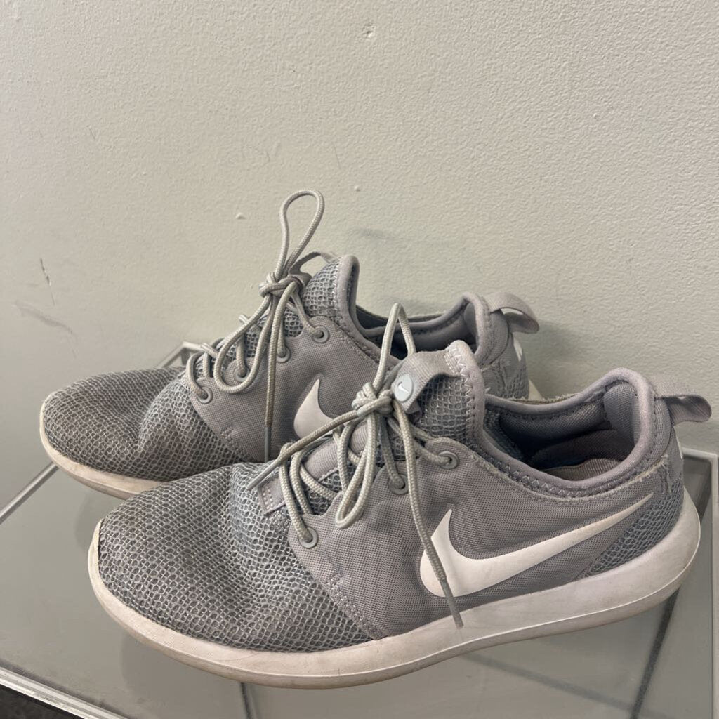 Nike Grey Roshe Two Sneakers 7.5