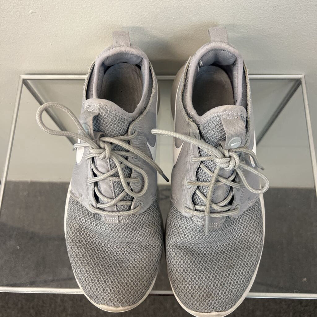 Nike Grey Roshe Two Sneakers 7.5