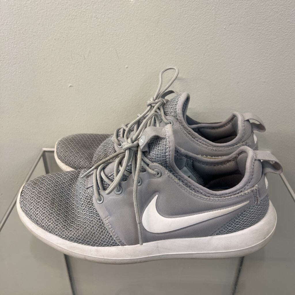 Nike Grey Roshe Two Sneakers 7.5